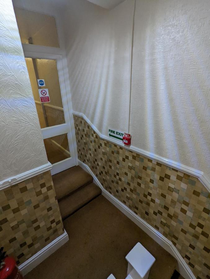 The Stafford Bed and Breakfast Blackpool Exteriör bild